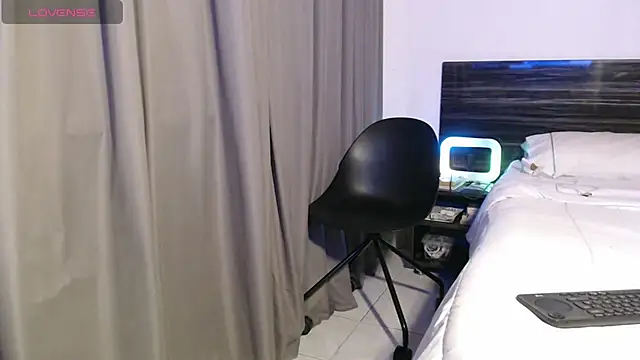 Snapshot of FaustoCock chatting on December 4, 2025, 7:11 pm FaustoCock online show from December 4, 2025, 7:11 pm