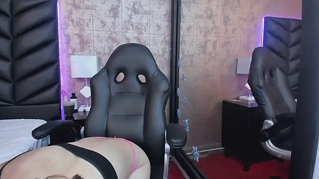 Snapshot of HazelMoret chatting on January 15, 2025, 5:26 pm HazelMoret online show from January 15, 2025, 5:26 pm