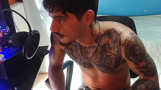 Badboyi1997 online show from October 17, 2025, 2:08 pm