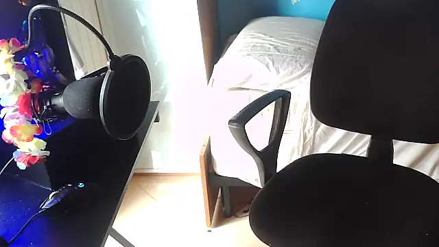 Badboyi1997 online show from October 18, 2025, 1:12 pm