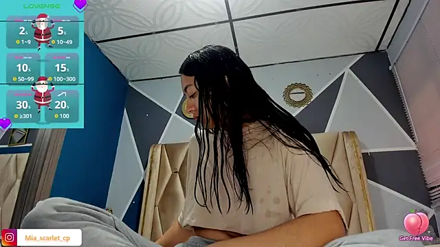 Mia scarlet69 online show from November 17, 2025, 12:22 pm