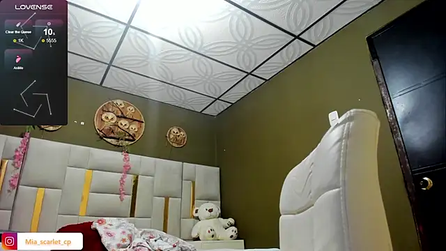 Mia scarlet69 online show from April 6, 2026, 12:17 pm