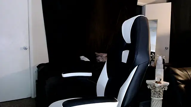 liadivina online show from March 19, 2025, 5:52 am