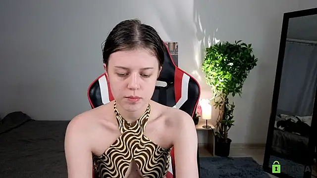 Este Glen online show from October 30, 2025, 12:01 am