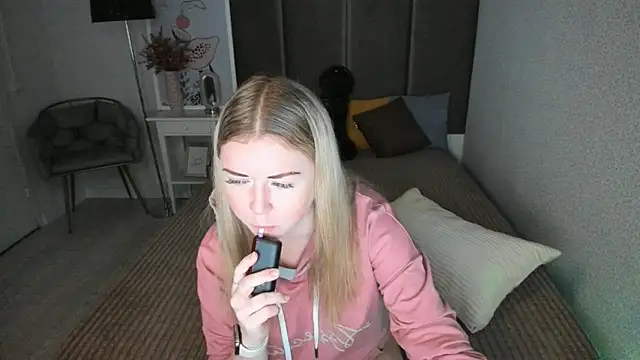 BettyBloom69 online show from November 19, 2025, 4:45 am