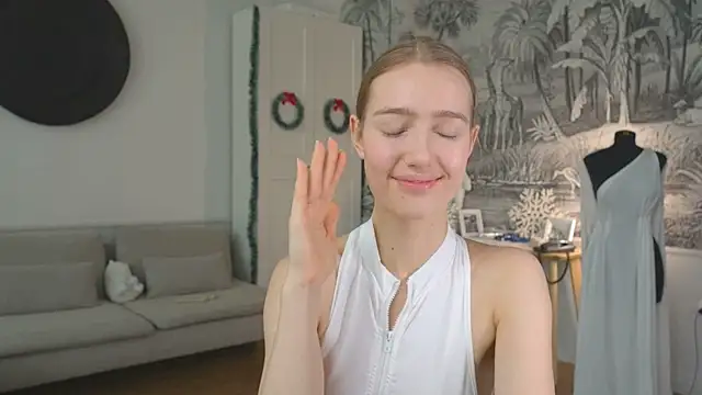 Snapshot of solar_bella chatting on December 27, 2024, 1:18 pm solar bella online show from December 27, 2024, 1:18 pm