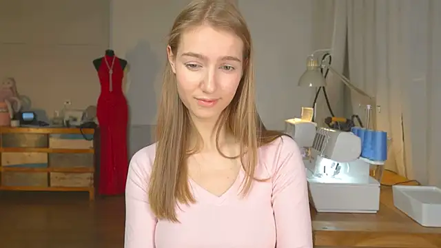 Snapshot of solar_bella chatting on January 18, 2025, 4:31 pm solar bella online show from January 18, 2025, 4:31 pm