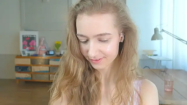 Snapshot of solar_bella chatting on February 1, 2025, 11:10 am solar bella online show from February 1, 2025, 11:10 am