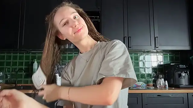 Snapshot of solar_bella chatting on February 26, 2026, 4:33 am solar bella online show from February 26, 2026, 4:33 am