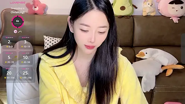 Snapshot of Yilin1999 chatting on February 5, 2025, 12:06 pm Yilin1999 online show from February 5, 2025, 12:06 pm