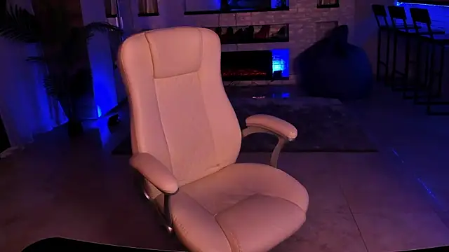 LisaElfy online show from February 18, 2025, 6:58 pm