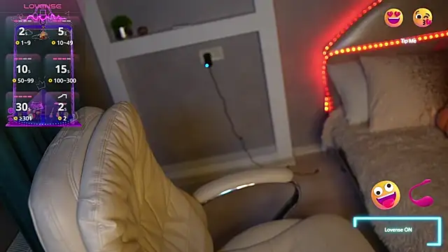 LisaElfy online show from October 9, 2025, 6:06 pm