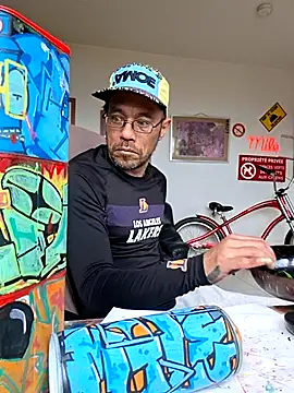 mileflav0r online show from May 13, 2026, 8:23 am