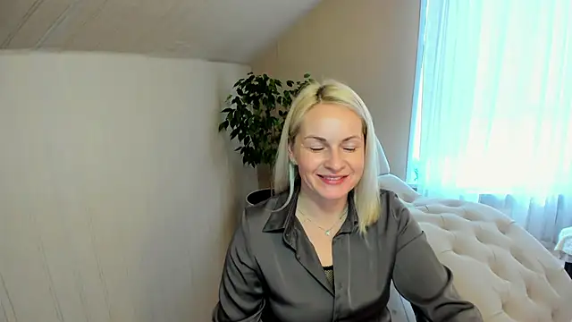Alicee Gracee online show from December 17, 2024, 11:17 am