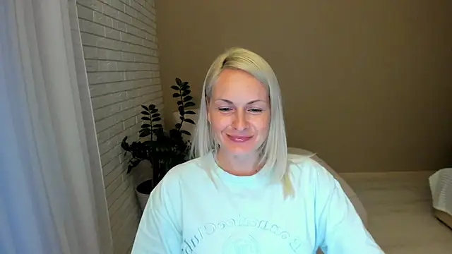 Alicee Gracee online show from September 9, 2025, 3:33 pm