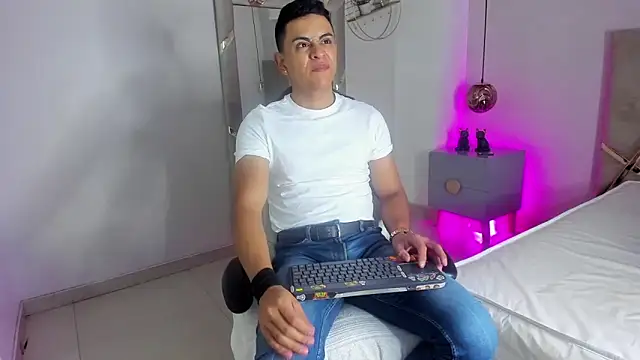 Lucii fer  online show from November 20, 2025, 11:32 am