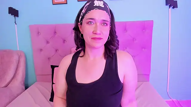 kyoakane online show from February 2, 2025, 6:58 am