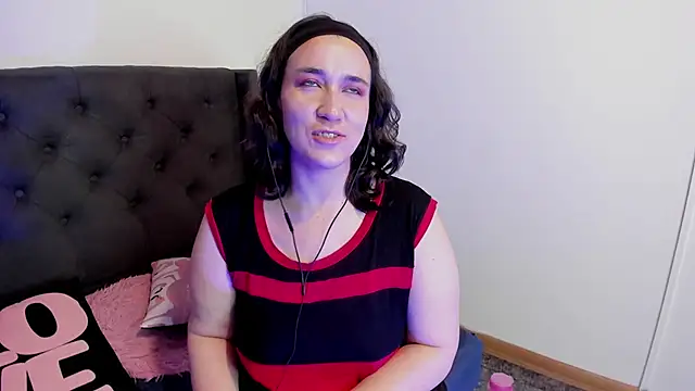 kyoakane online show from February 20, 2025, 6:39 am