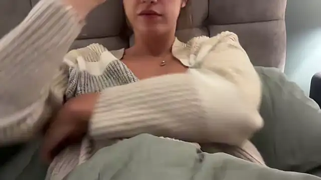 Snapshot of LustfulLuna_ chatting on January 14, 2025, 6:49 pm LustfulLuna online show from January 14, 2025, 6:49 pm