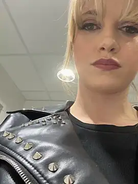 Snapshot of LustfulLuna_ chatting on March 3, 2026, 2:34 pm LustfulLuna online show from March 3, 2026, 2:34 pm