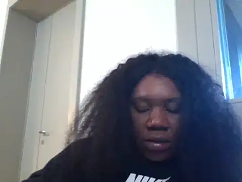 Snapshot of bonbonaumiel chatting on December 3, 2024, 7:32 am bonbonaumiel online show from December 3, 2024, 7:32 am