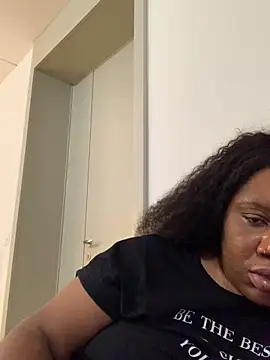 Snapshot of bonbonaumiel chatting on December 3, 2024, 9:45 pm bonbonaumiel online show from December 3, 2024, 9:45 pm