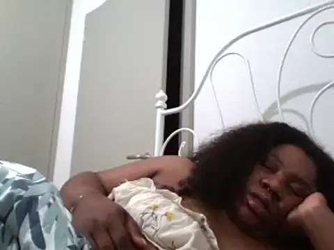 Snapshot of bonbonaumiel chatting on December 12, 2024, 2:26 am bonbonaumiel online show from December 12, 2024, 2:26 am