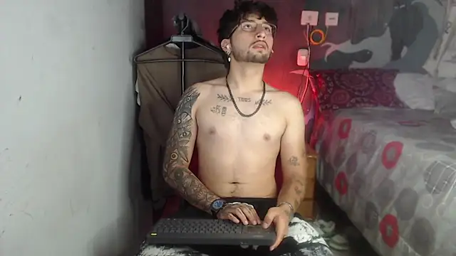 Snapshot of Dereck_Dickson chatting on November 13, 2025, 3:05 am Dereck Dickson online show from November 13, 2025, 3:05 am