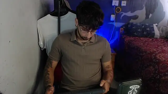 Snapshot of Dereck_Dickson chatting on November 22, 2025, 4:11 am Dereck Dickson online show from November 22, 2025, 4:11 am