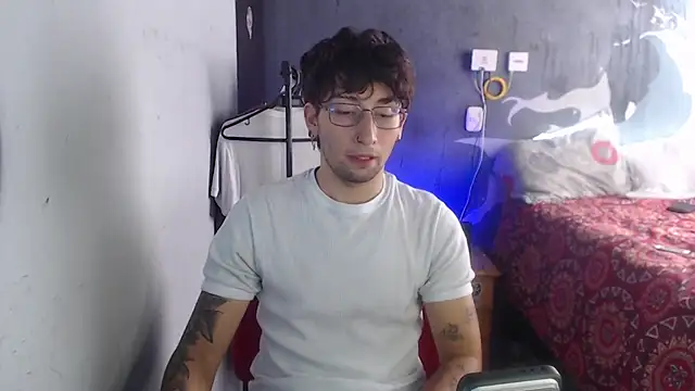 Snapshot of Dereck_Dickson chatting on December 2, 2025, 6:47 pm Dereck Dickson online show from December 2, 2025, 6:47 pm