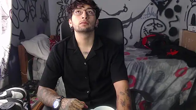 Snapshot of Dereck_Dickson chatting on December 21, 2025, 2:35 pm Dereck Dickson online show from December 21, 2025, 2:35 pm