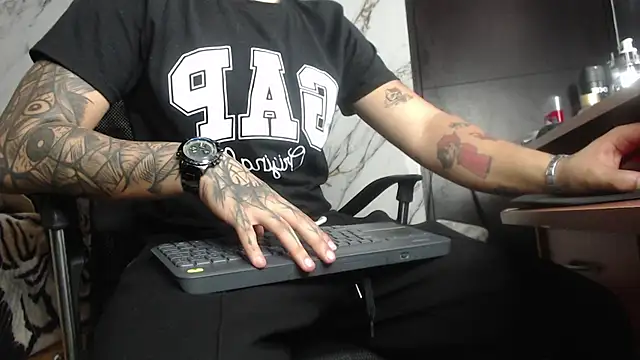 Snapshot of Dereck_Dickson chatting on January 17, 2026, 3:33 am Dereck Dickson online show from January 17, 2026, 3:33 am