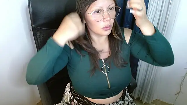 Snapshot of miss_evoleth2 chatting on June 21, 2026, 12:57 am miss evoleth2 online show from June 21, 2026, 12:57 am