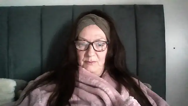 Snapshot of Tillieuk chatting on June 1, 2026, 1:24 pm Tillieuk online show from June 1, 2026, 1:24 pm