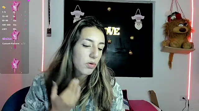 Snapshot of queen-natty chatting on December 6, 2024, 3:41 am queen-natty online show from December 6, 2024, 3:41 am