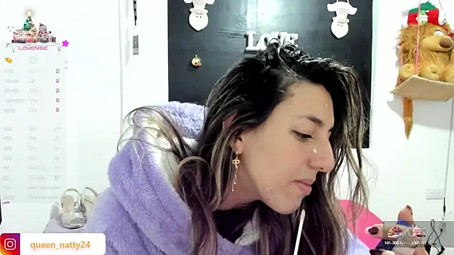 Snapshot of queen-natty chatting on December 28, 2024, 3:47 am queen-natty online show from December 28, 2024, 3:47 am
