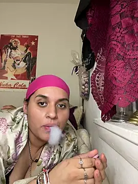 ChubbyBunny69420 online show from December 6, 2024, 7:10 am