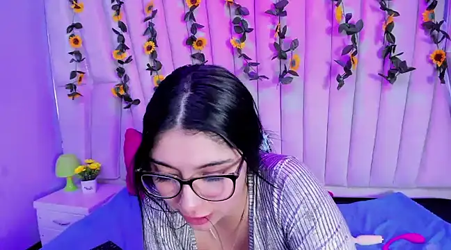 Lucy Anall  online show from February 2, 2025, 1:12 am