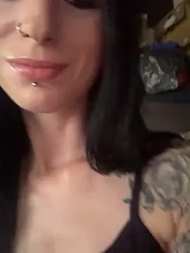 Snapshot of MissMidnightUK chatting on September 11, 2025, 1:44 pm MissMidnightUK online show from September 11, 2025, 1:44 pm