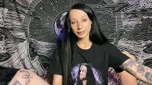 Snapshot of MissMidnightUK chatting on October 9, 2025, 10:30 pm MissMidnightUK online show from October 9, 2025, 10:30 pm