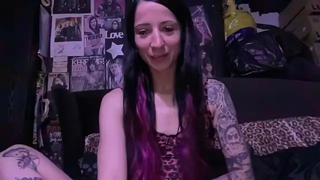 Snapshot of MissMidnightUK chatting on November 4, 2025, 11:59 pm MissMidnightUK online show from November 4, 2025, 11:59 pm