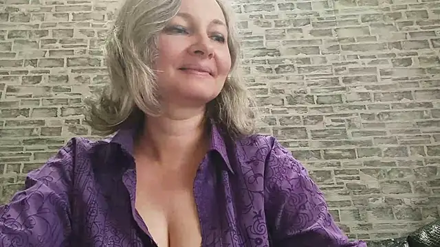 EdithManning online show from October 9, 2025, 5:27 am