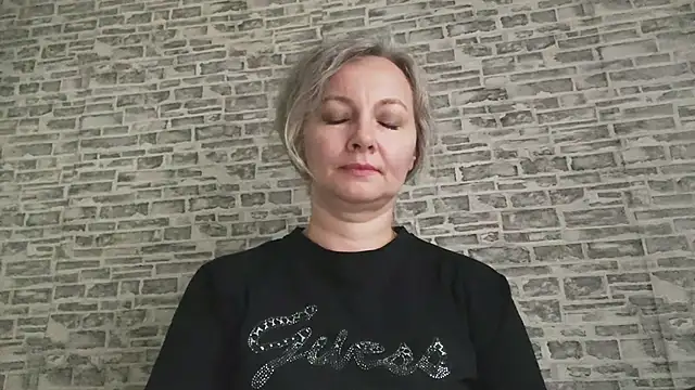 EdithManning online show from October 31, 2025, 7:09 am