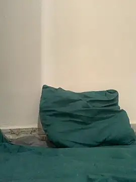 abyusif101099 online show from October 1, 2025, 5:57 am