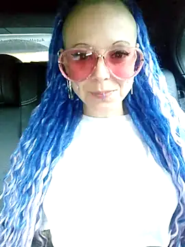 Snapshot of EdgesOfReality chatting on October 10, 2025, 3:11 pm EdgesOfReality online show from October 10, 2025, 3:11 pm