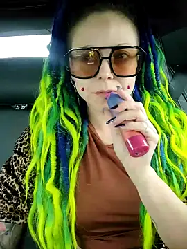 Snapshot of EdgesOfReality chatting on November 10, 2025, 8:02 am EdgesOfReality online show from November 10, 2025, 8:02 am