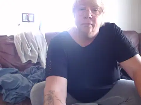 canadiancougar1965 online show from September 21, 2025, 2:08 pm