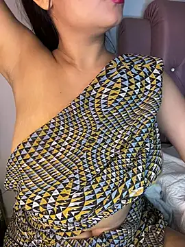 Snapshot of shara_queen1 chatting on July 5, 2026, 2:51 am shara queen1 online show from July 5, 2026, 2:51 am