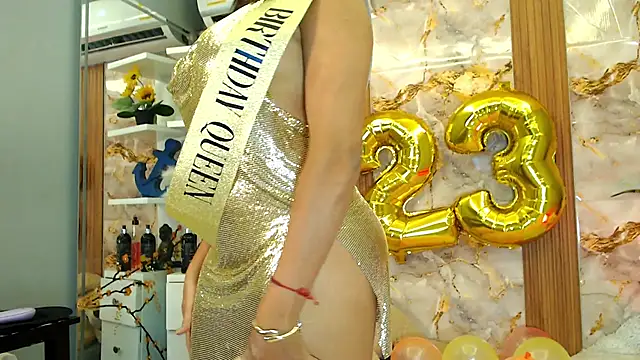 zoey-fox online show from December 1, 2025, 11:32 pm