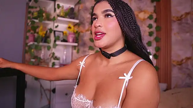 zoey-fox online show from June 6, 2026, 12:05 am